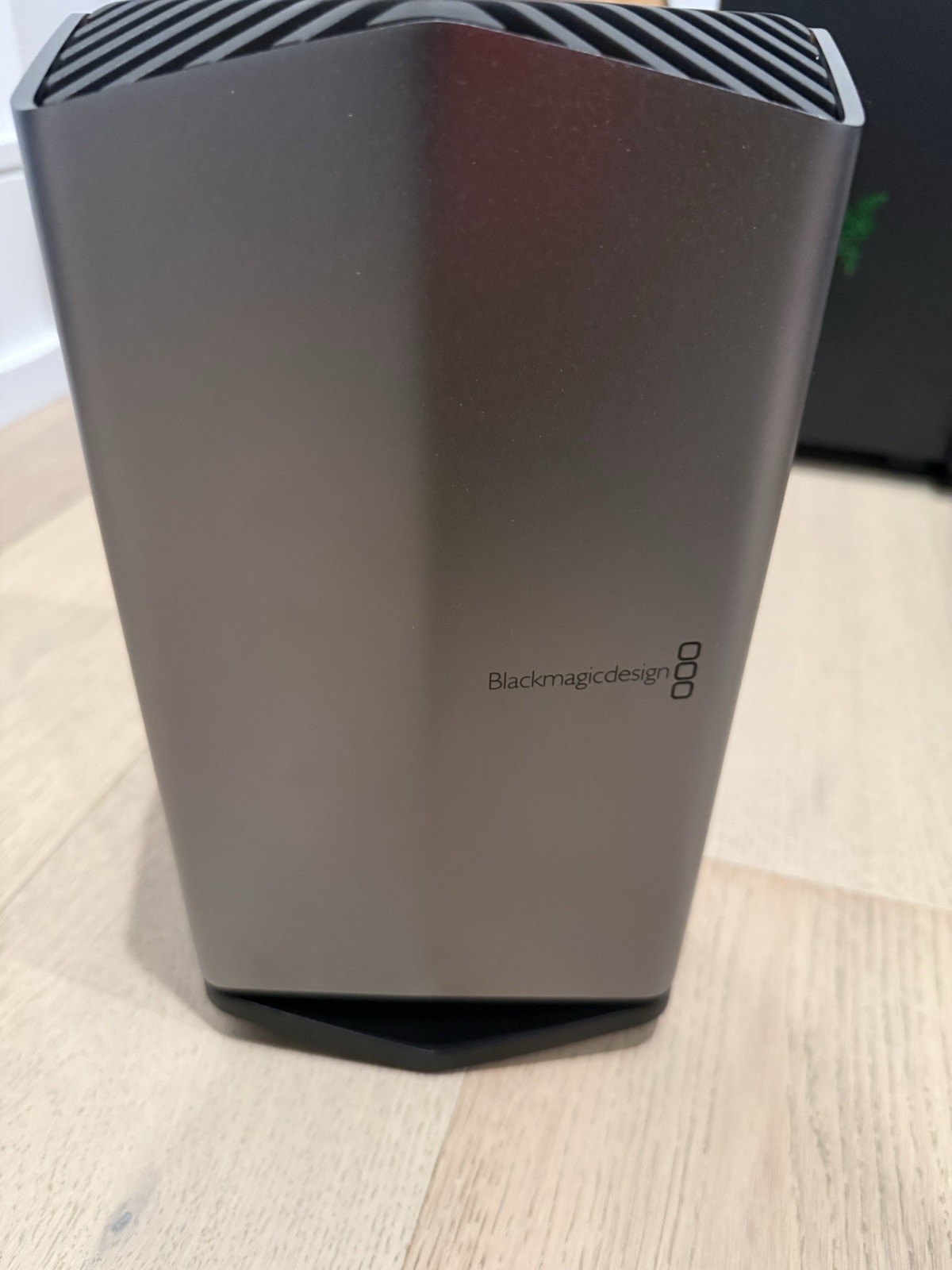 Blackmagic Design eGPU Pro – AMD Radeon RX Vega 56 – External GPU