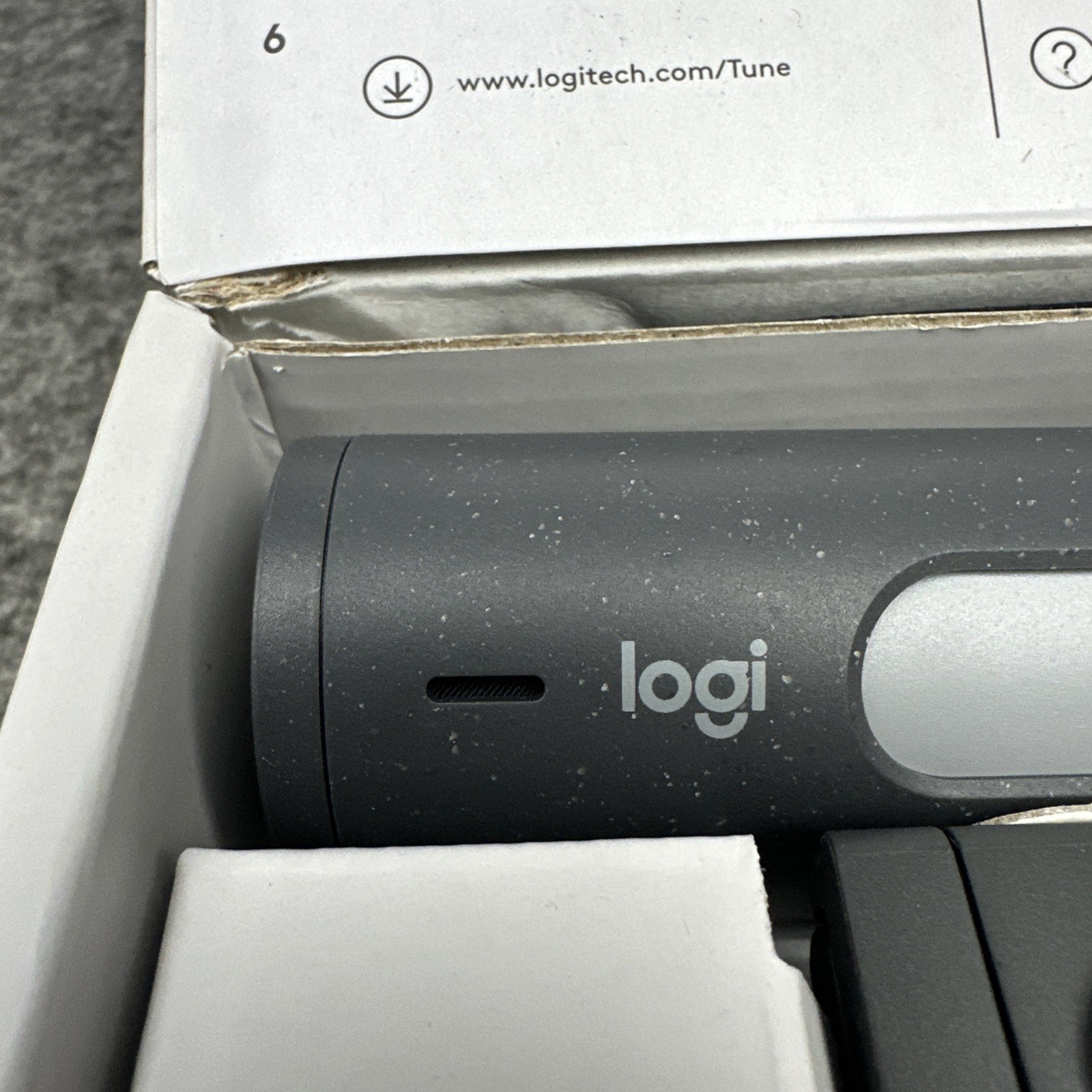 Logitech Brio 500 Full HD Webcam with HDR BLACK Speckle (960-001493) BOX DAMAGE