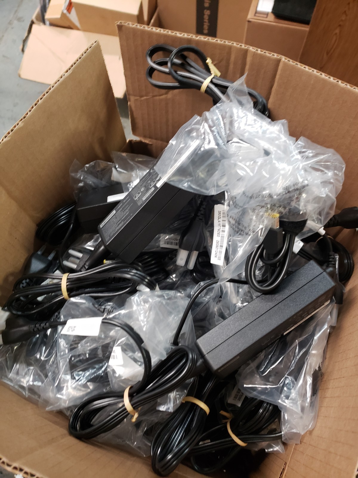 lot 40 Lenovo 65W 90W 135W + ThinkPad Laptop Adapter Charger Yellow Square Tip