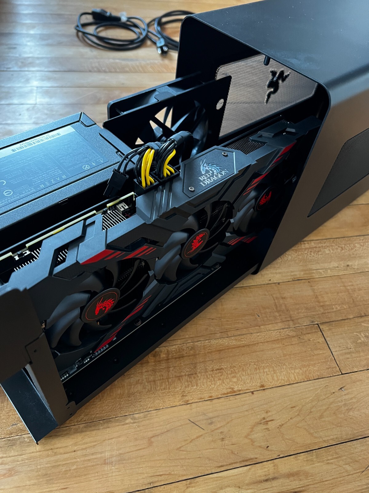 Razer Core X Aluminum External GPU /PowerColor Red Dragon AMD Radeon Vega 56 8GB