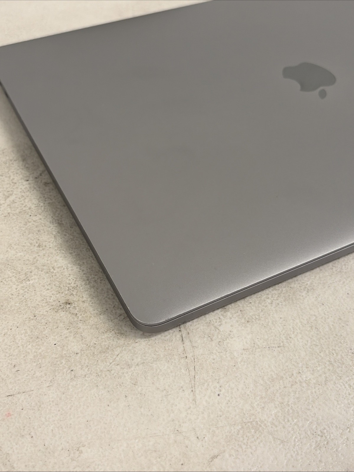 2017 MacBook Pro A1707 – 15″, 2.9GHz i7, 16GB RAM, 512GB SSD, macOS Ventura