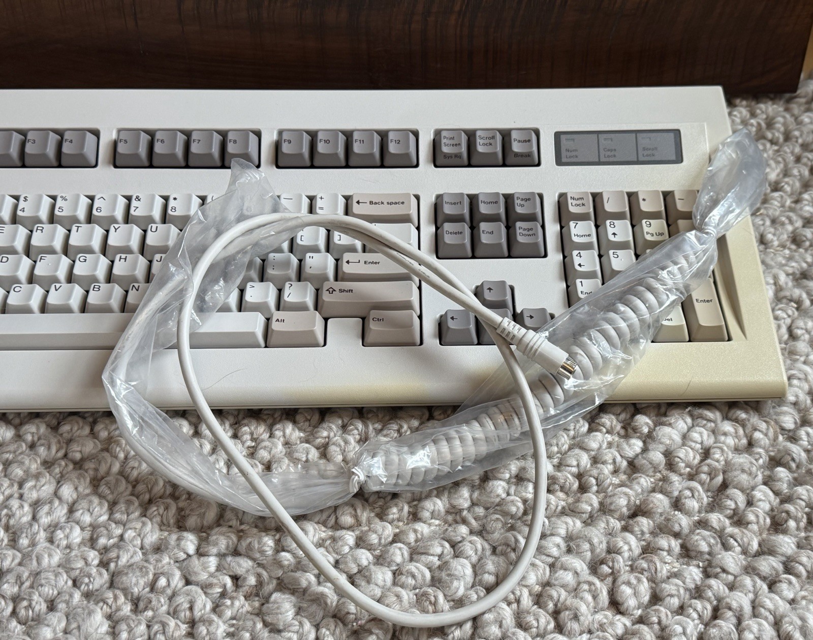 NOS Vintage Unisys PCK-101 Mechanical Keyboard AT 5-Pin DIN Beige NEW 90’s IBM