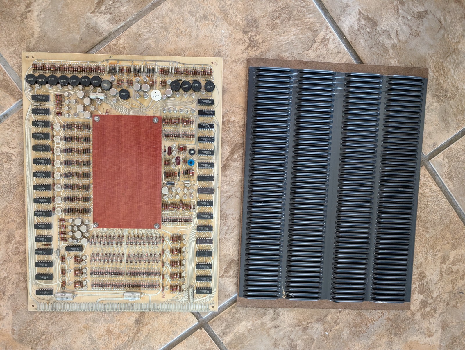12 Univac U100 U200 Boards miscellaneous cokouter parts W/ leather case