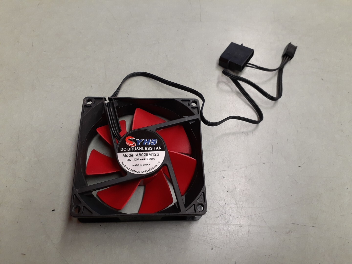 YHS A8025M12S DC Brushless Fan Red 12V 0.20A