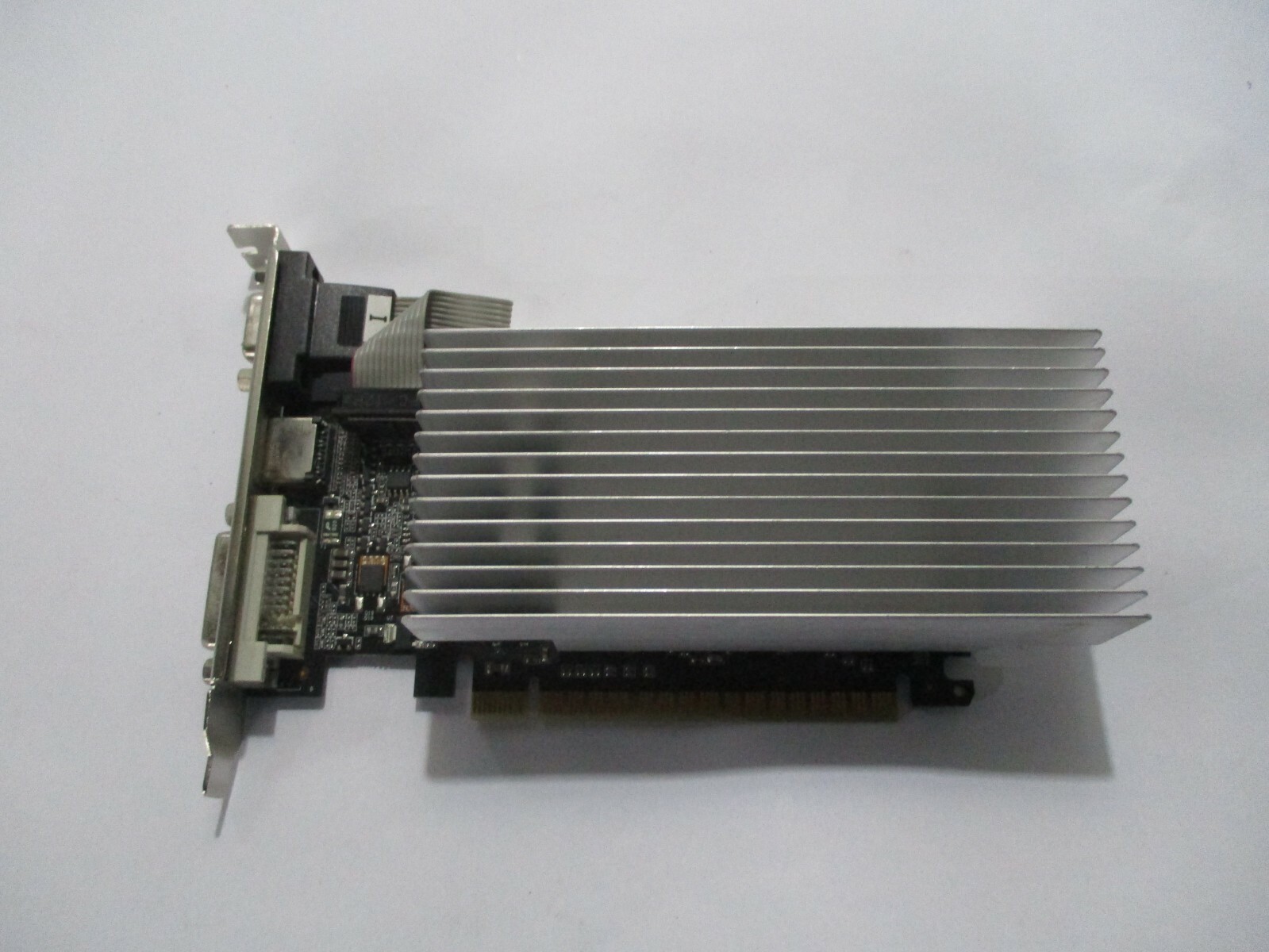 Palit NEAT5200HD06-1193H GeForce GT520 1GB PCI-E x16 Graphics Card
