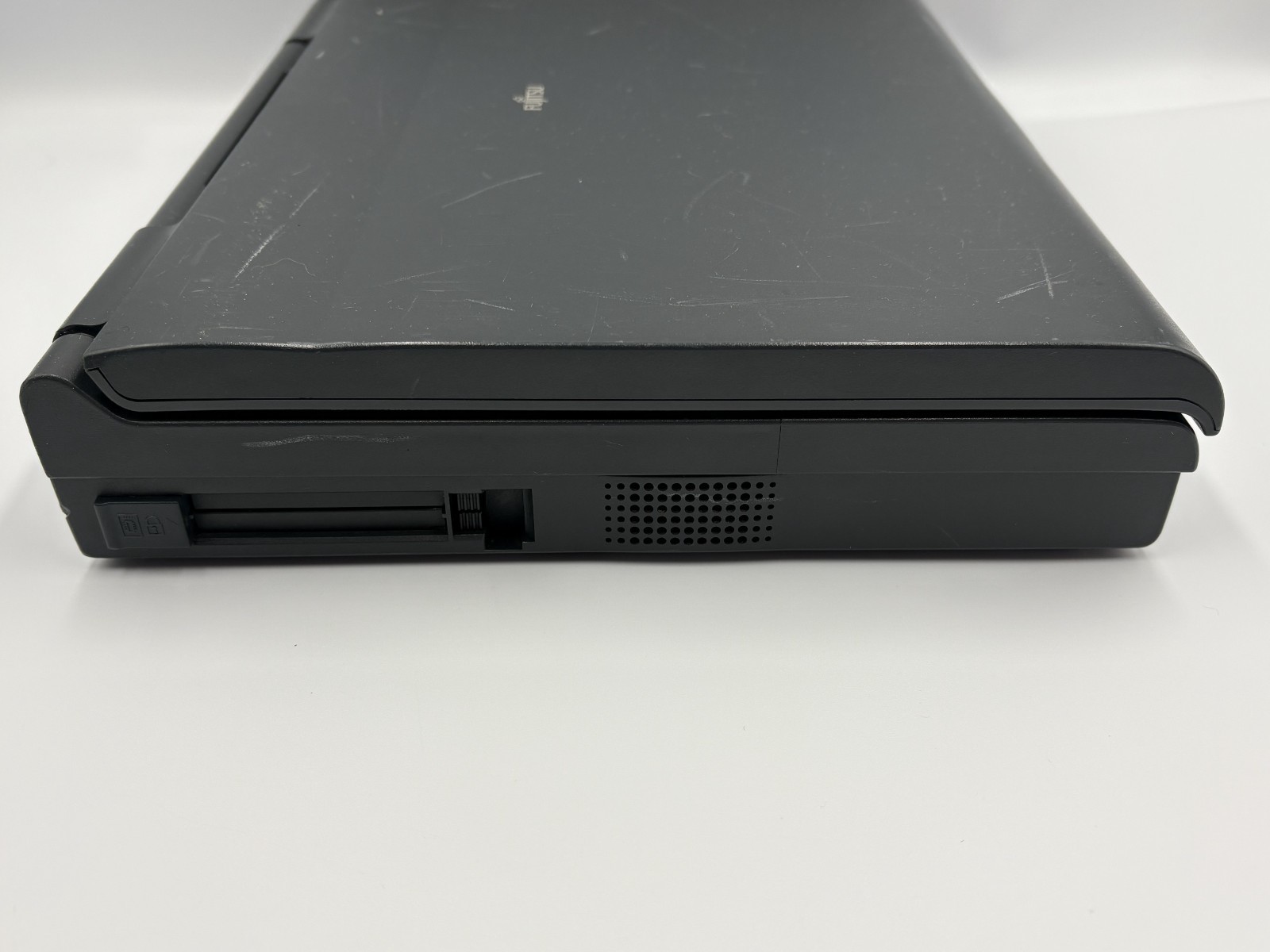 Fujitsu Lifebook 735Dx PC Laptop Computer Intel Pentium Partially Tested (Read)