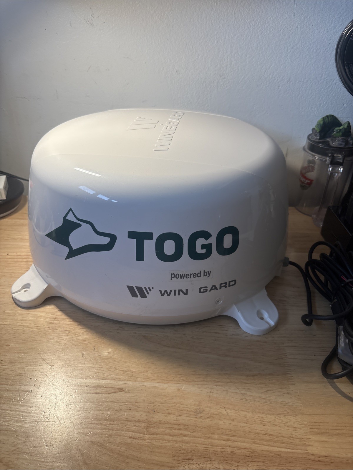 Winegard WF2-TH2 Togo Roadlink C2 4G LTE Connectivity Router + WIFI Extender