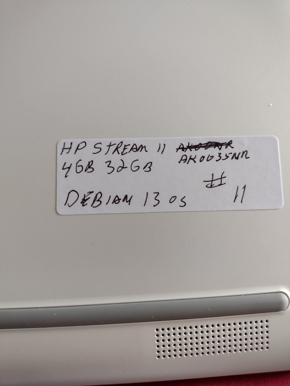 HP Stream 11-ak0035nr Intel ATOM X5-E8000 4GB/32GB/11.6″ NICE GOOD BATT DEBIAN