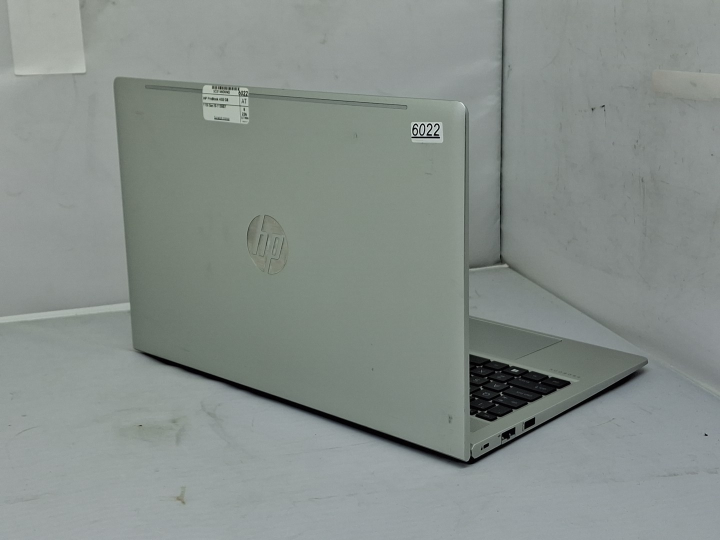 HP ProBook 450 G8 15.6″ – i5-1135G7, 8GB, 256GB – Windows 11 – Scratches