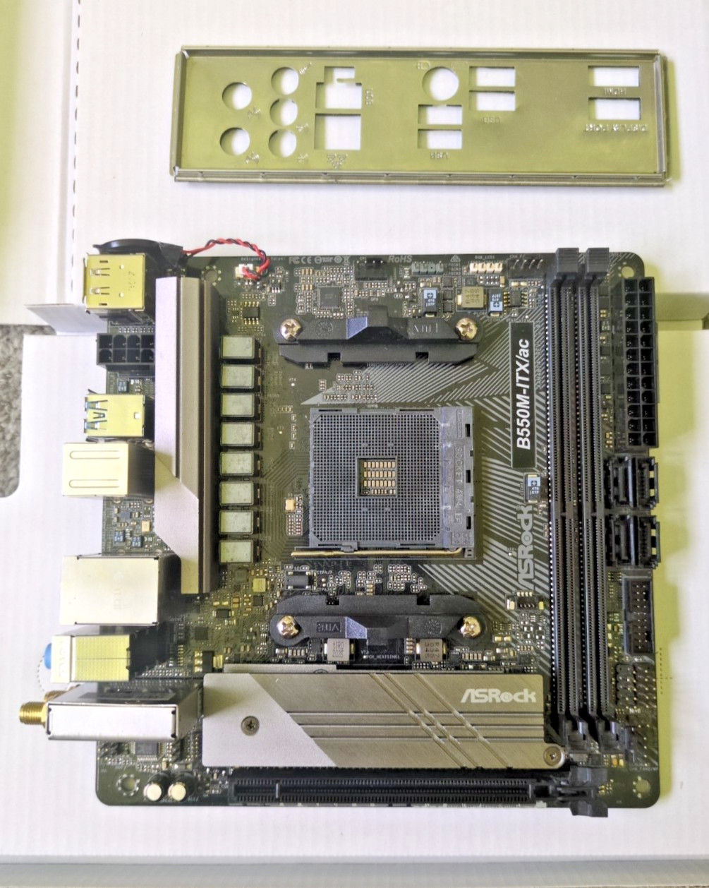 ASRock B550M-ITX/AC AM4 AMD B550 SATA 6Gb/s Mini ITX AMD Motherboard