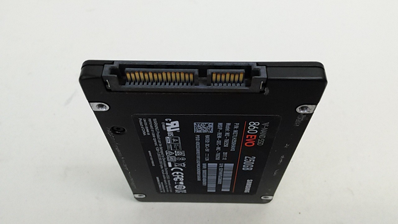 Samsung MZ-76E250 860 EVO 250 GB 2.5 in SATA III Solid State Drive