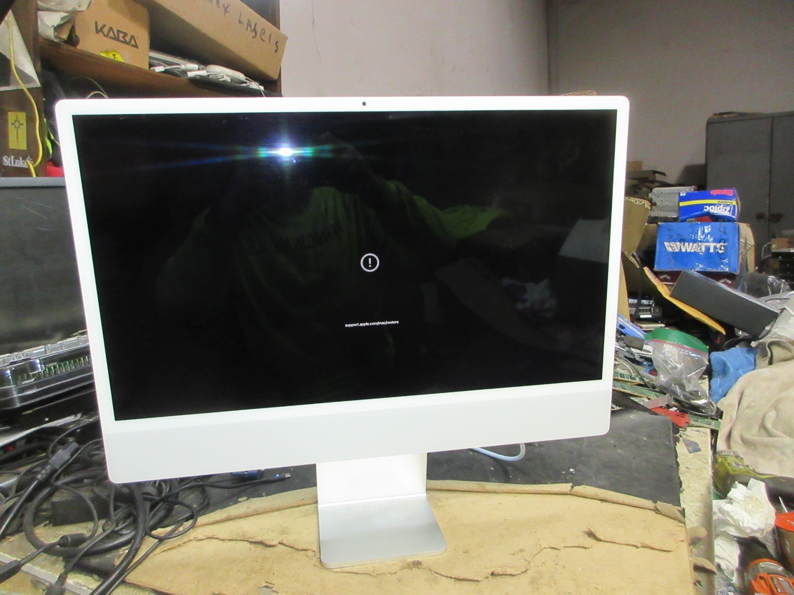 Apple iMac 24″ MJV93LL/A Apple M1, 3.20GHz, 8GB, 7-Core GPU 256GB SSD, READ AD