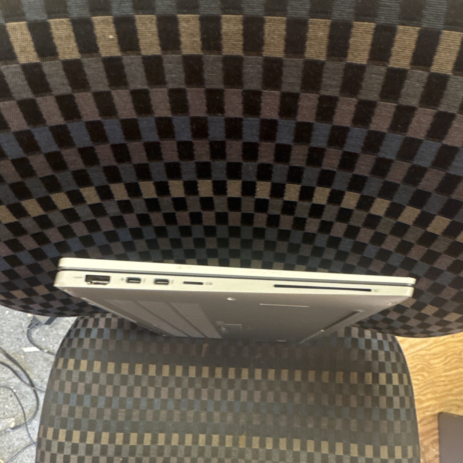 Dell Latitude 7410 14″ i7-10610U 16GB 256GB SSD Win 11 Pro Silver