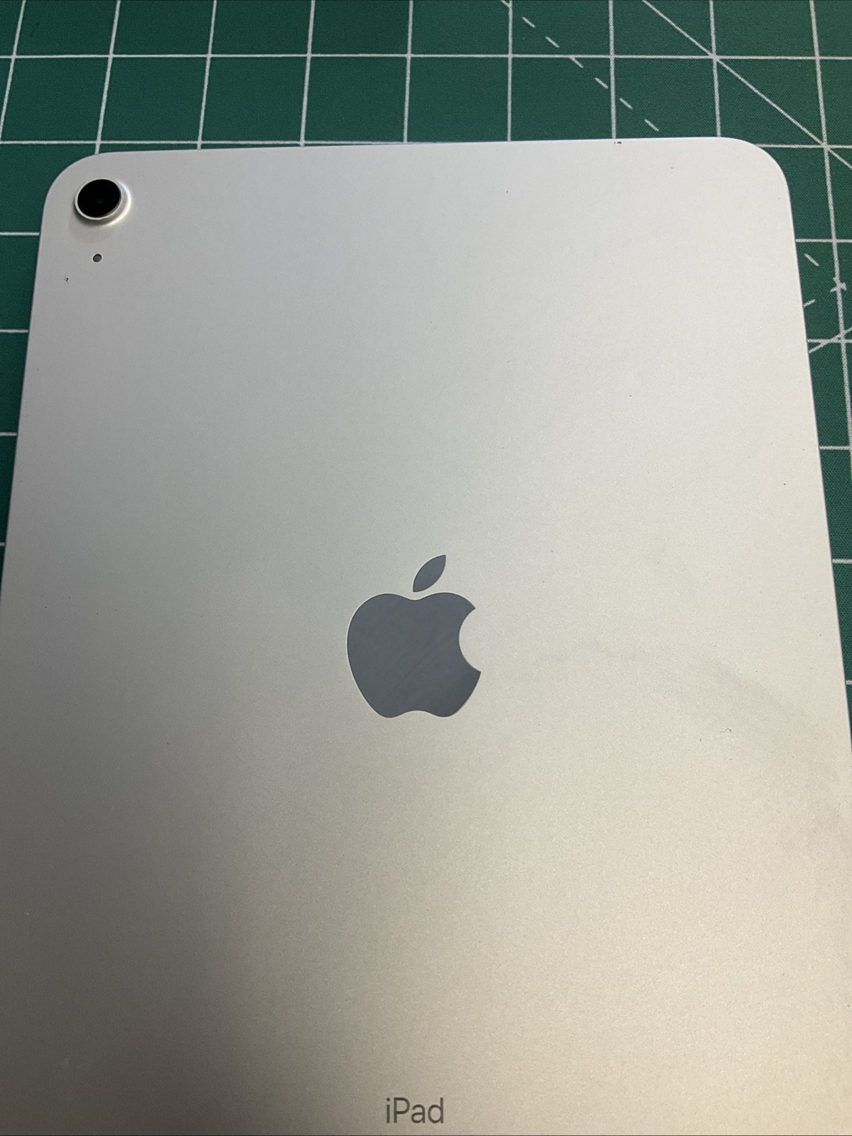 Apple Ipad 10th generation 64gb wifi Read Description Parts