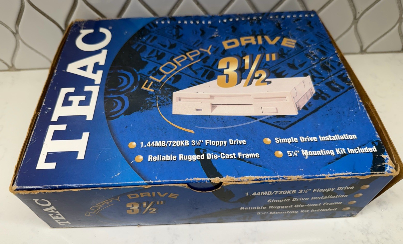 TEAC 3.5″ Internal Floppy Disk Drive 3 1/2 FD-235HF/KIT + Installation Kit
