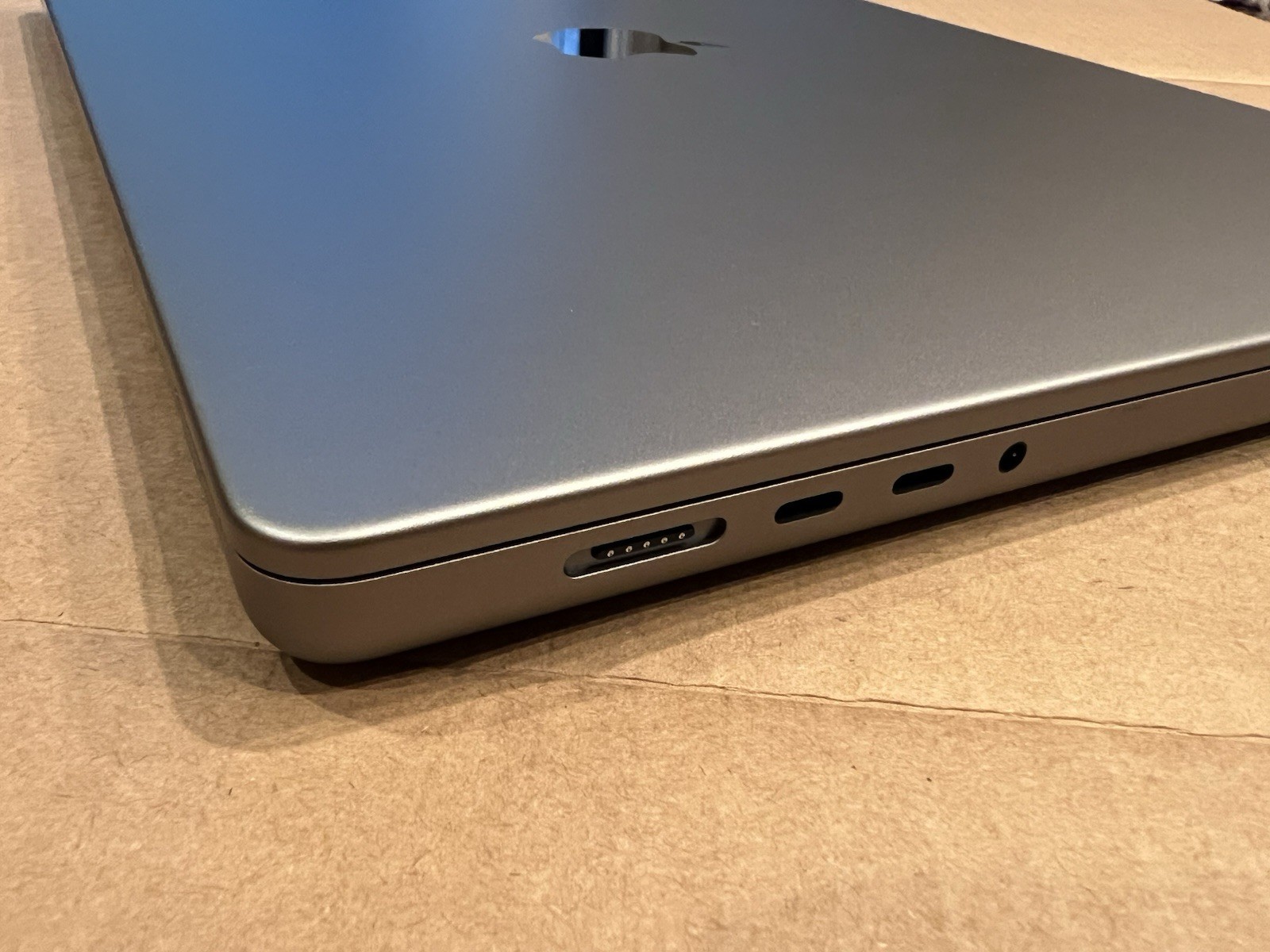 Apple MacBook M1 Pro 16″ 2021 10-Core 1TB SSD 32GB RAM A2485 BAD BATTERY