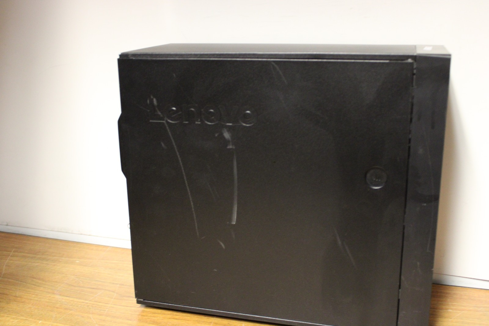 Lenovo ThinkStation P520c W-2155 10-Core 4.50Gh 8Gb 256Gb Nvme Radeon Win 11 HR