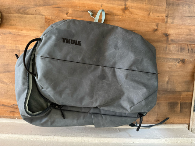 Thule Aion 40L Travel Backpack – DARK SLATE! Gorgeous blue gray