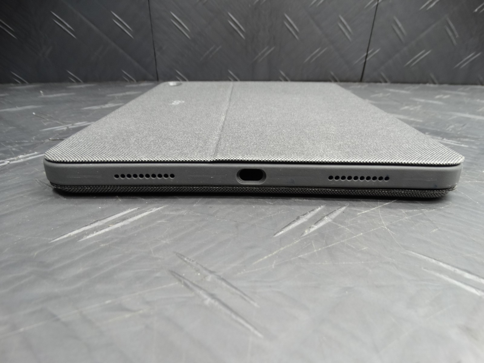 Logitech Combo Touch Keyboard Folio with Trackpad for iPad 7/8/9 – YU0048