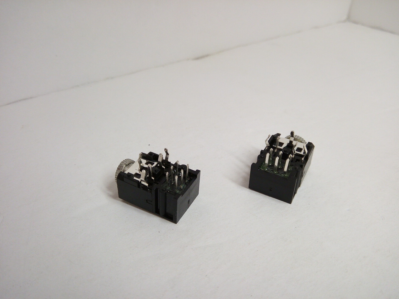 2 Pack 3.5mm Audio Jack Port 11 Pins 10 + 1 DIP Sound Mic Headphone Socket 6+4P