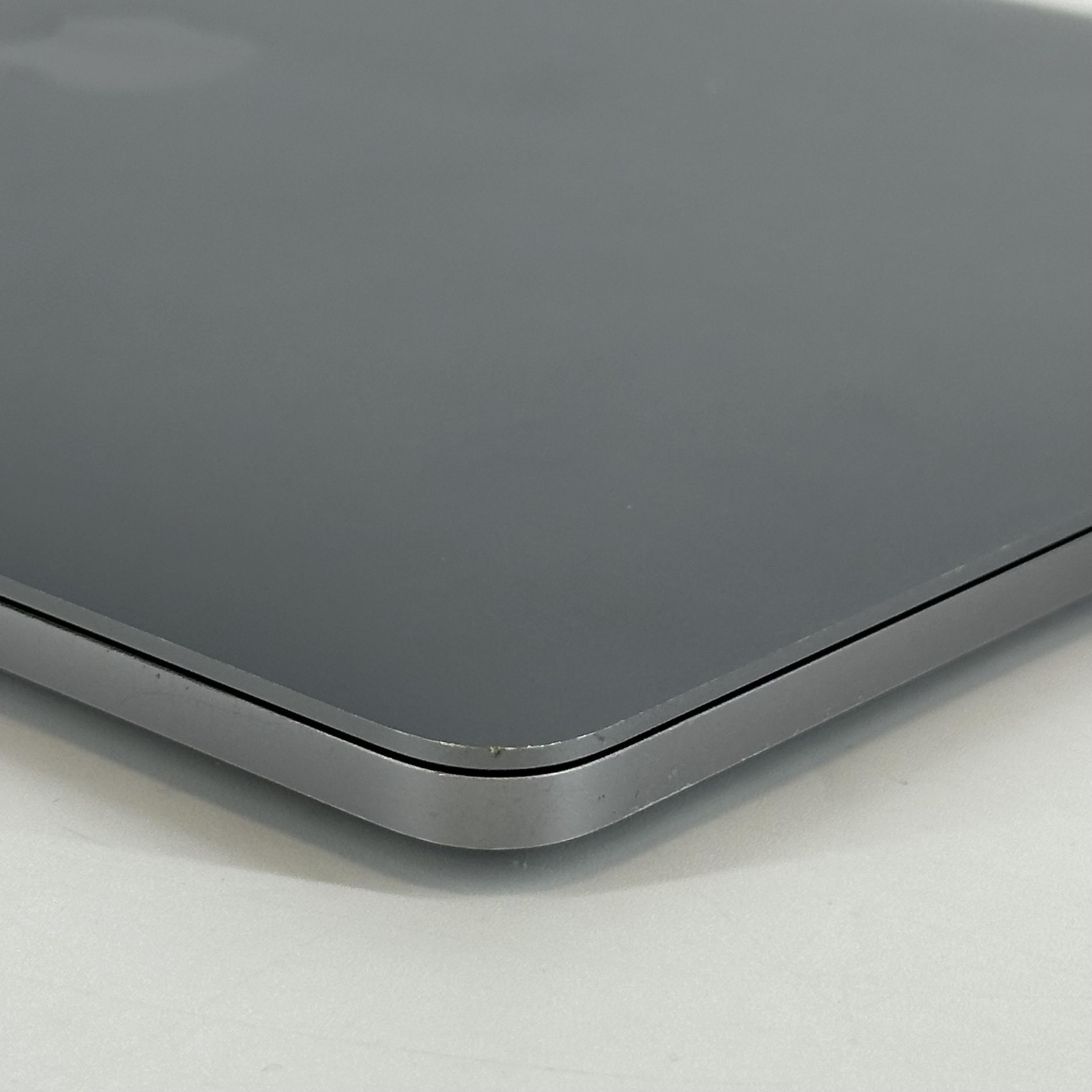 MacBook Pro 13 Space Gray 2019 2.8 GHz i7 8th Gen. 16GB 512GB SSD Good