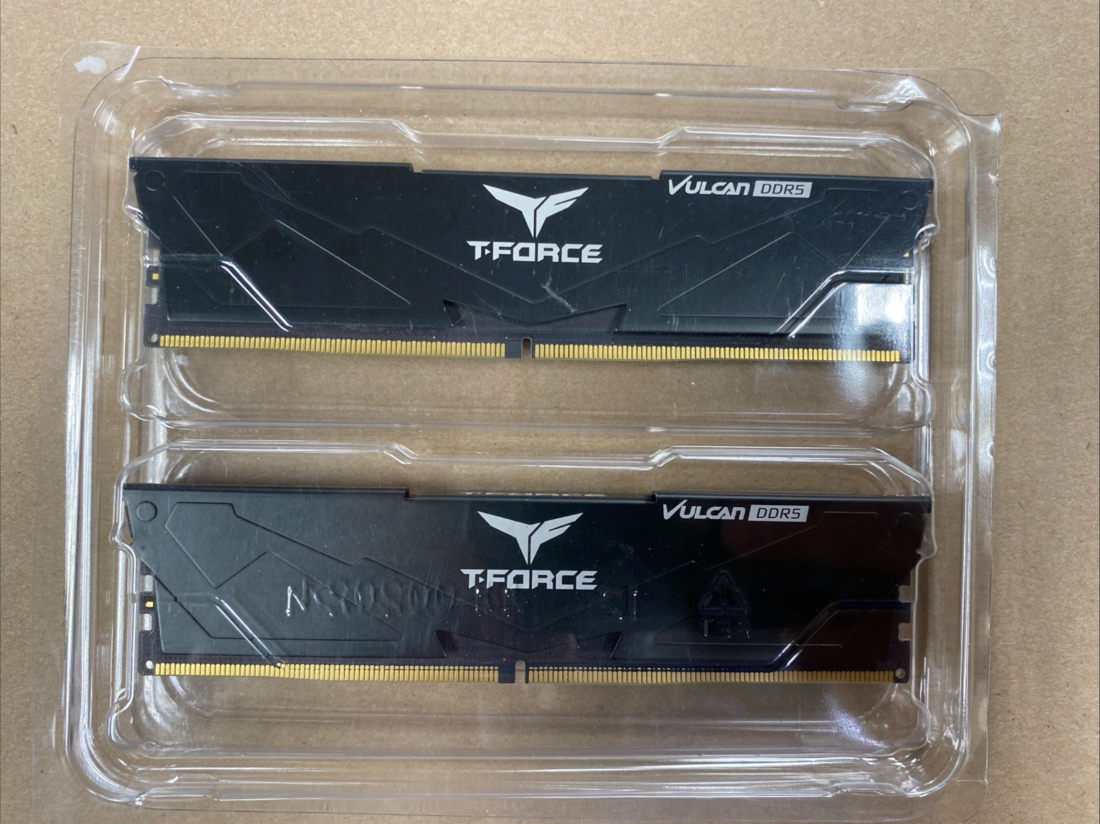 TeamGroup T-Force Vulcan 16GB (2x8GB) RAM DDR5 5600MHz FLBD58G5600HC40BBK