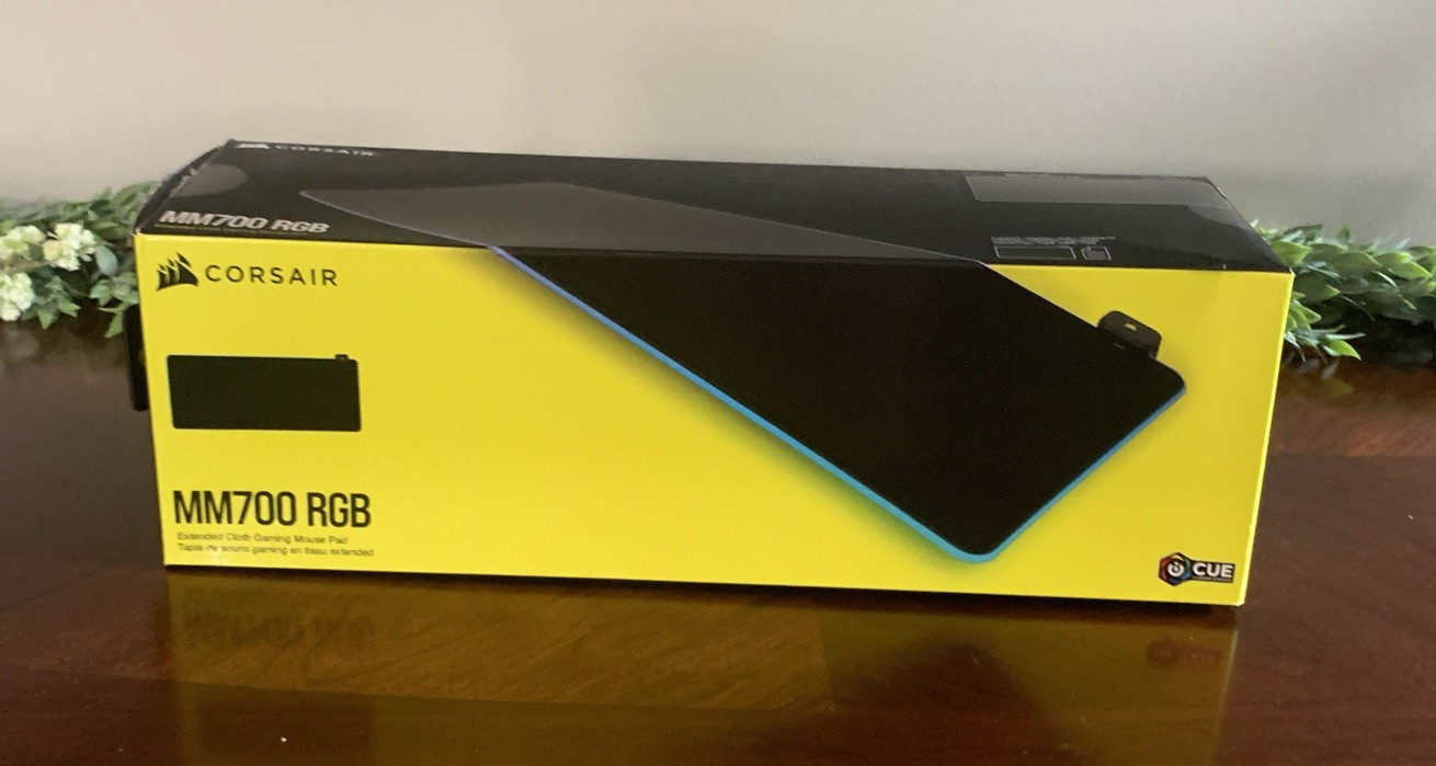 CORSAIR~MM700 RGB~Extended~Cloth~Gaming ~Mouse Pad – 360° RGB Lighting~NEW