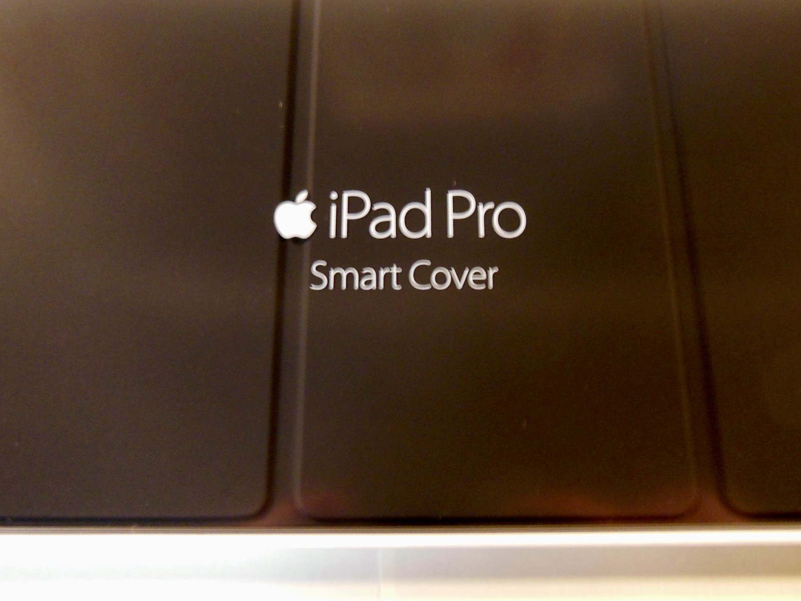 New APPLE iPad Pro Smart Cover for 9.7 Inch iPad, # MM292AM/A, 9.7″, Very Nice