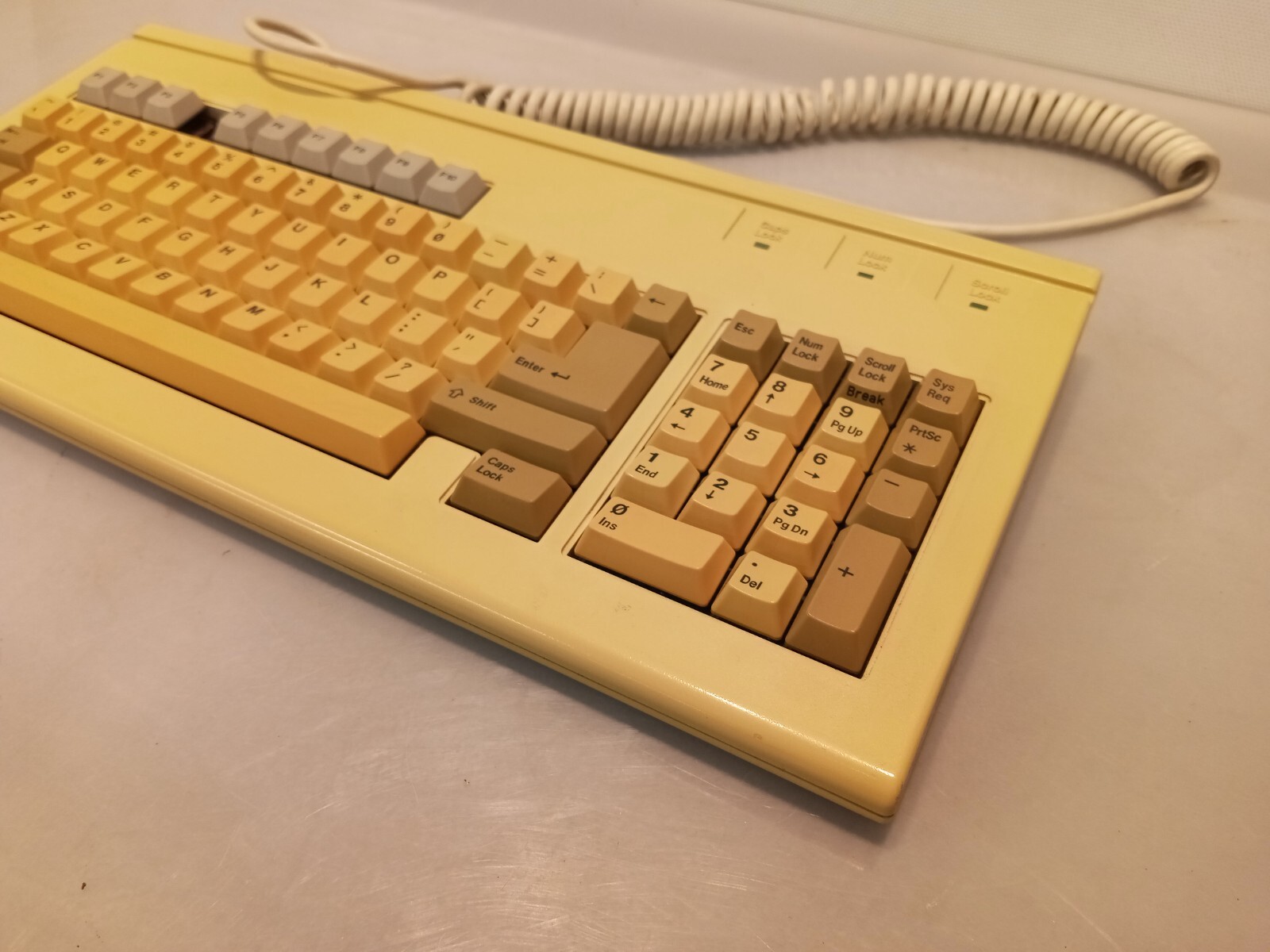 Vintage AT PC Keyboard 2GDTAD04566 Unknown Manufacturer