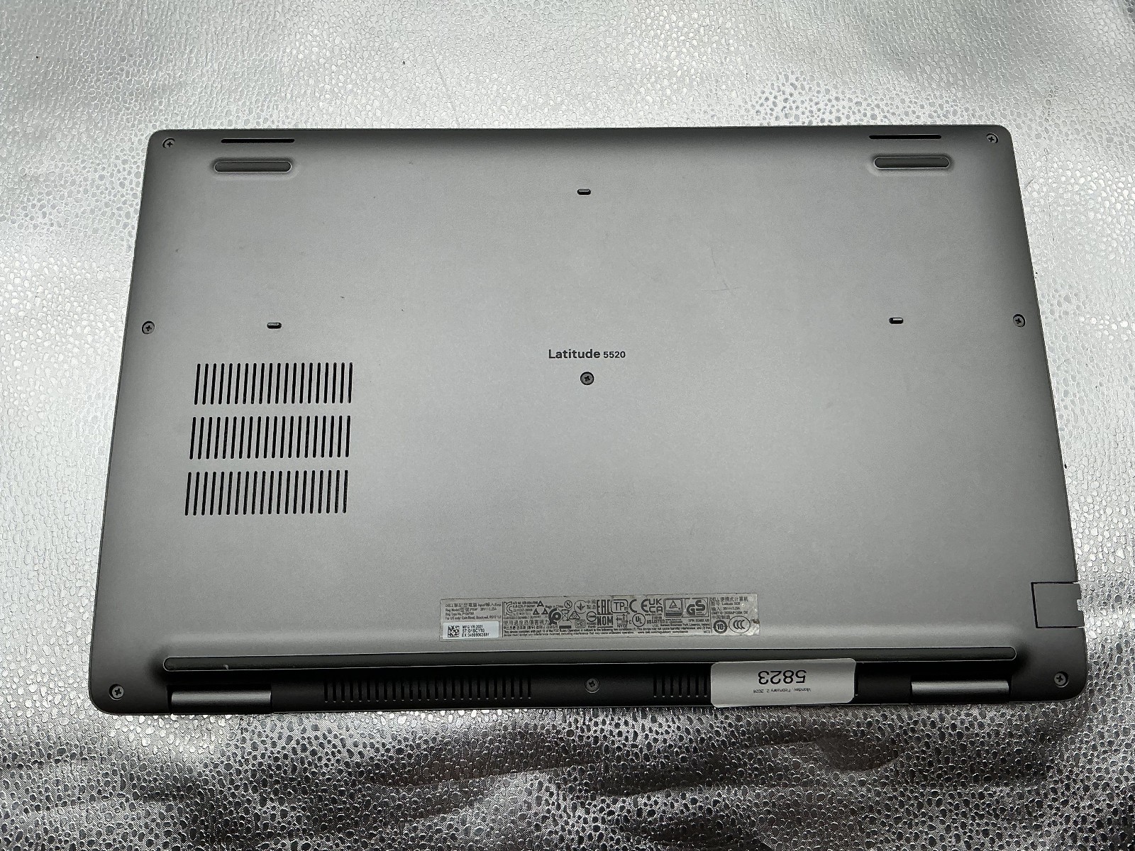 Dell Latitude 5520 15.6 inch laptop i7-1185G7 3.0 Ghz, 16 GB512 GB NVME, Win 11