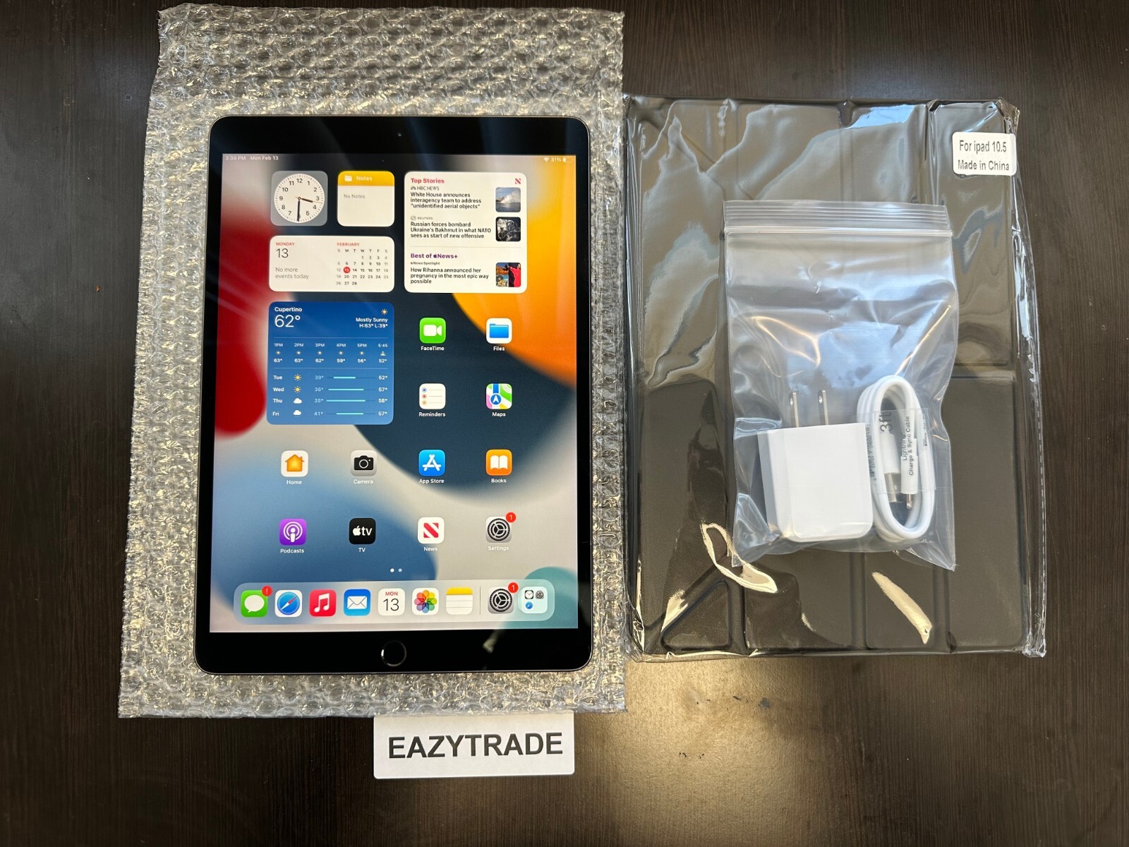 Apple iPad Air 3rd Gen. 64GB, Wi-Fi, 10.5in – Bundle – Daily Deal
