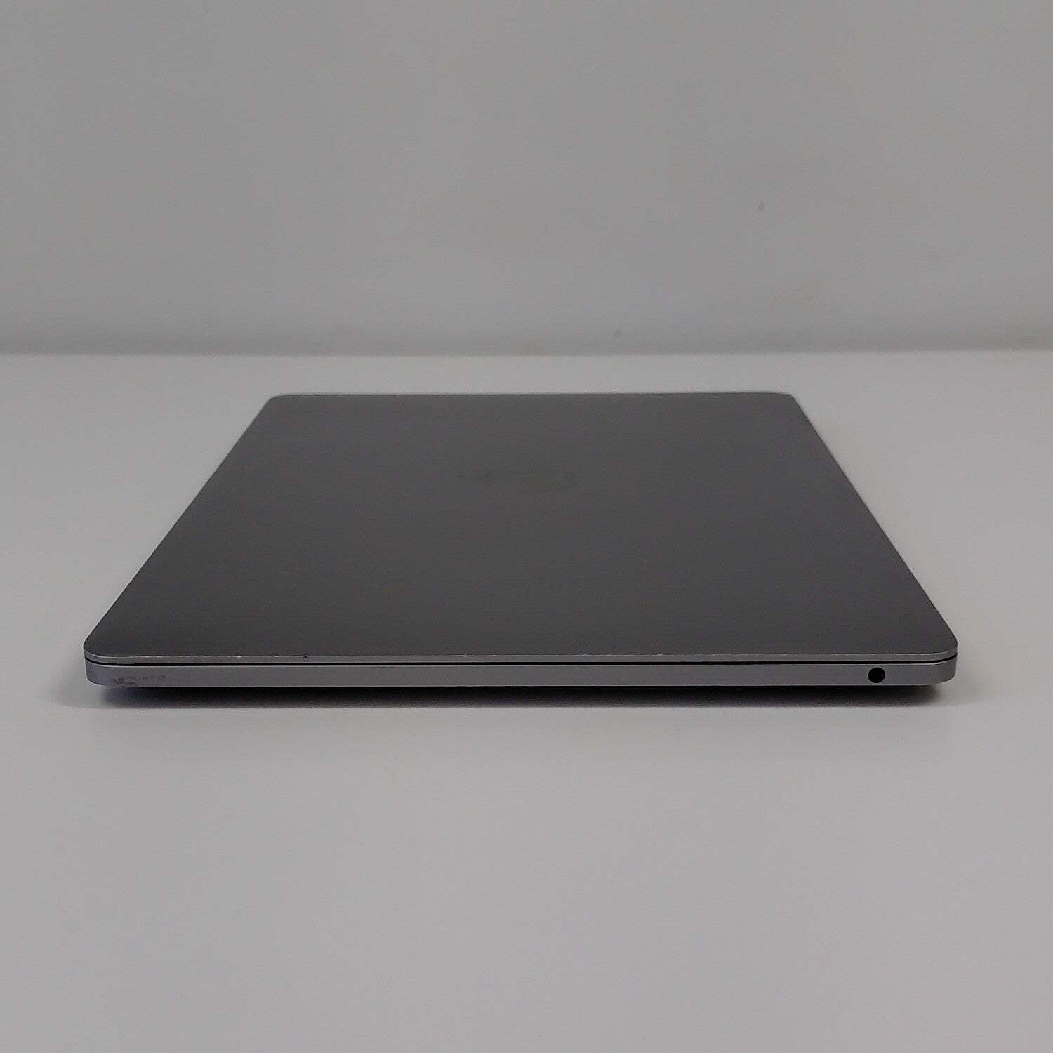 2020 Apple MacBook Pro 13.3″ M1 8C GPU 3.2GHz 8GB RAM 256GB SSD MYD82LL/A