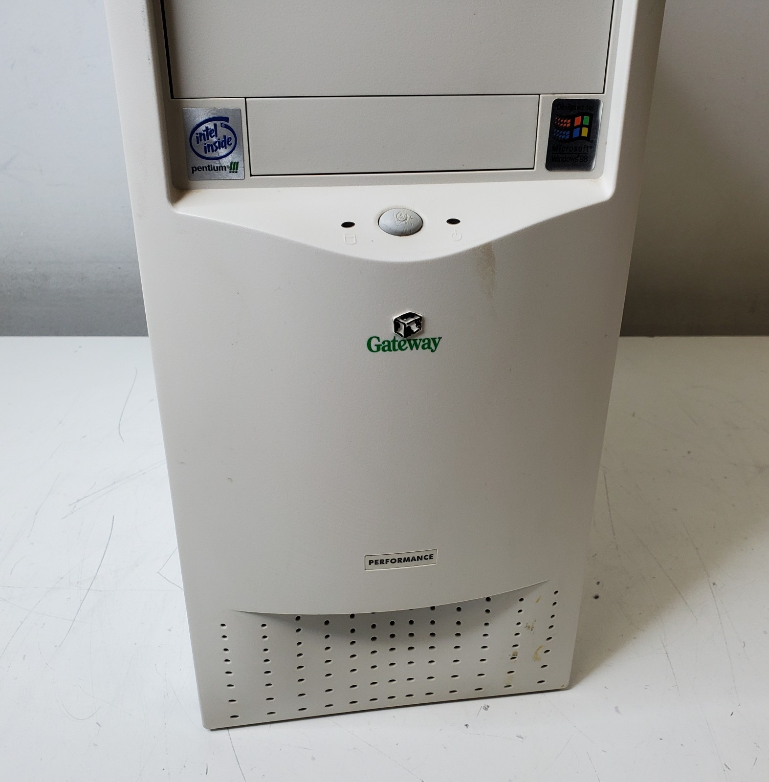 Vintage Gateway Performance 550 Pentium III 550MHz 384MB RAM 20GB HDD Windows XP