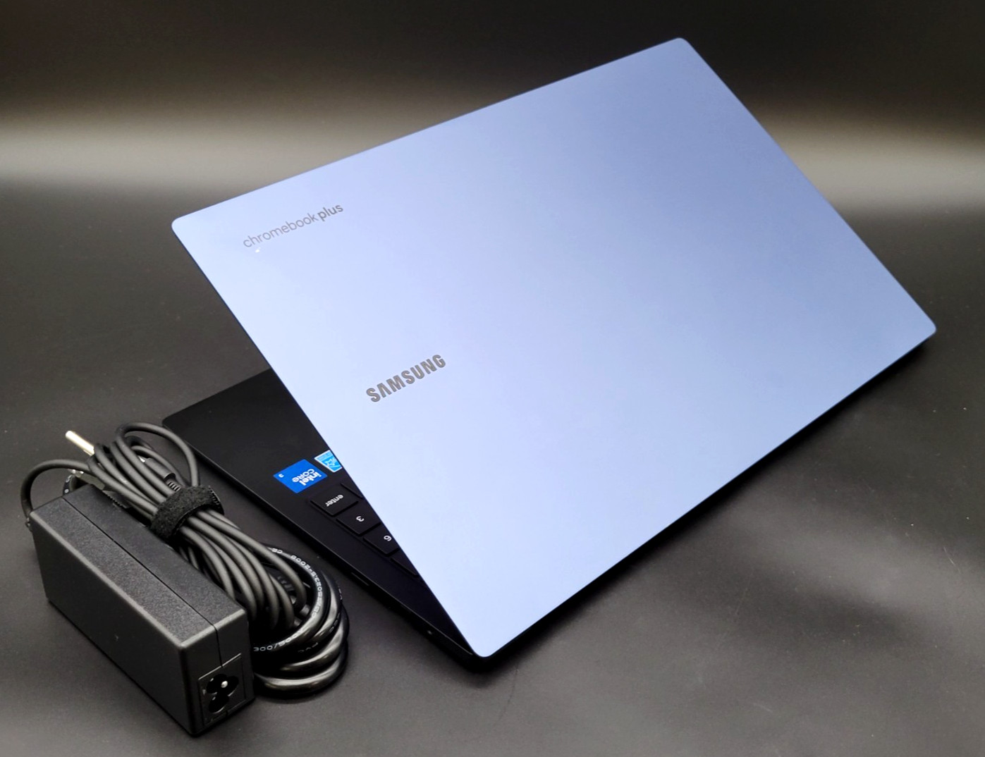 Samsung Chromebook Plus 15.6″ AMOLED Laptop Core 3 100U 8GB 256GB UFS XE550XGA