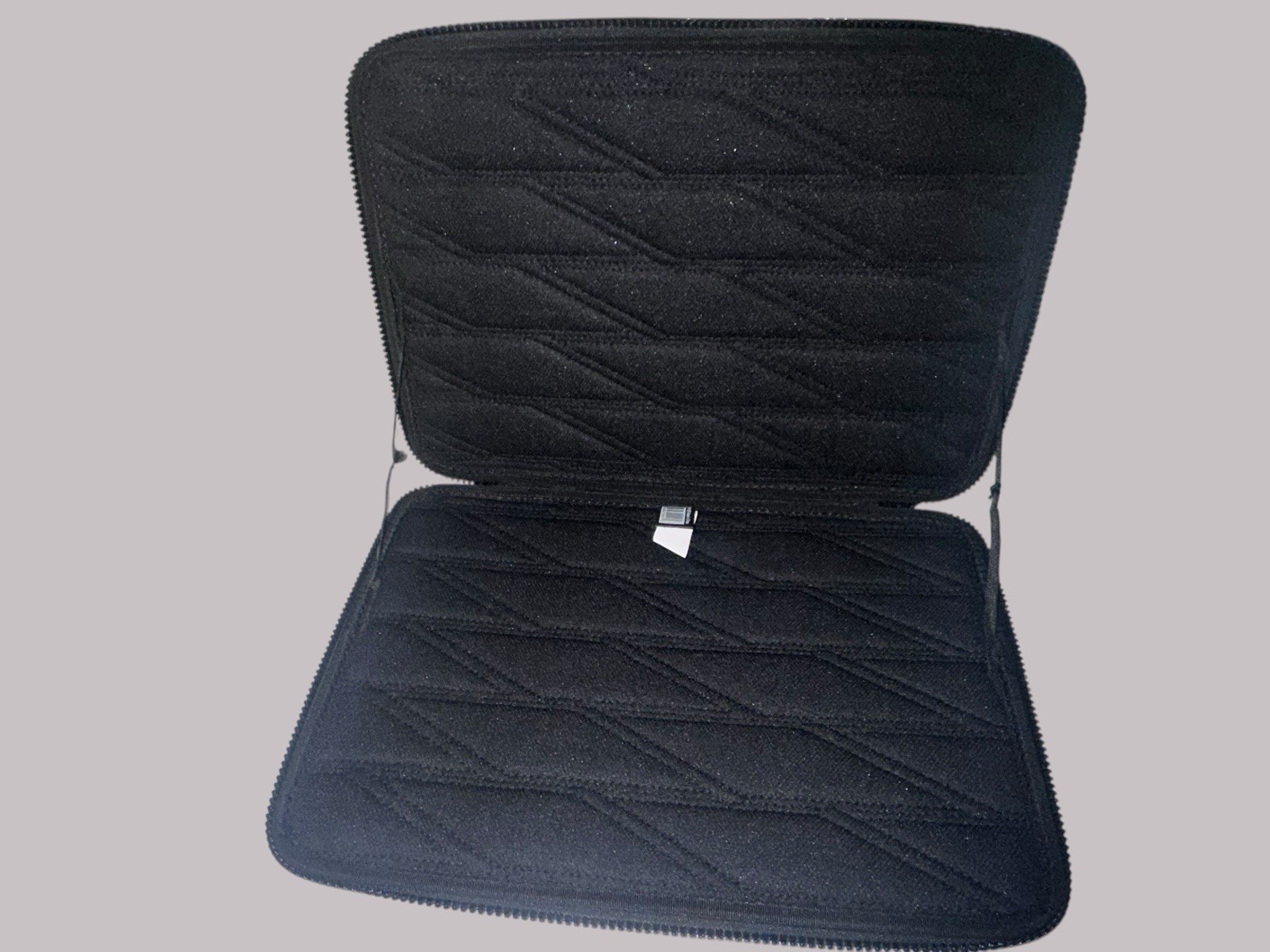 Original Thule – Gauntlet Sleeve for 12”-13″ Laptop Macbook pro air Black