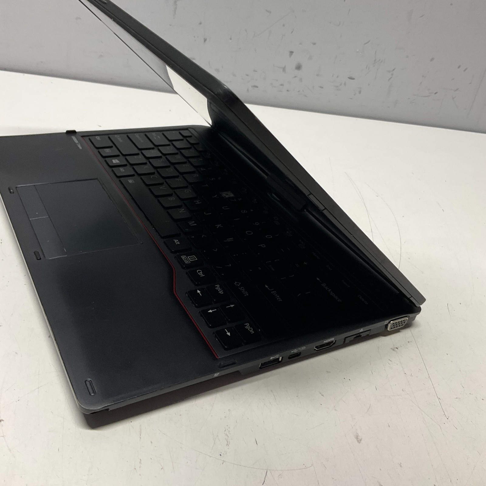 Fujitsu Lifebook T939 Laptop Intel Core i5-8265U @ 1.60 GHz 8GB 256GB SSD READ