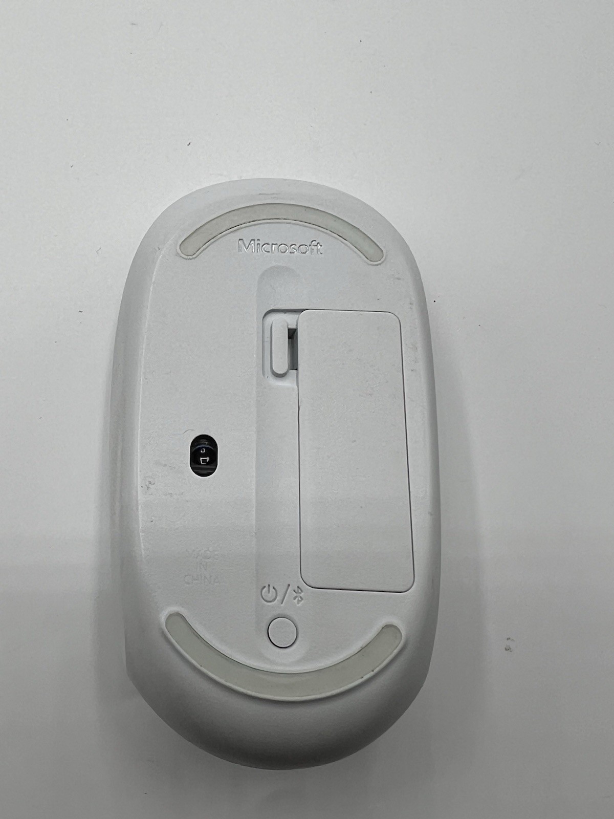 Microsoft – Wireless Bluetooth Optical Ambidextrous Mouse – Glacier White