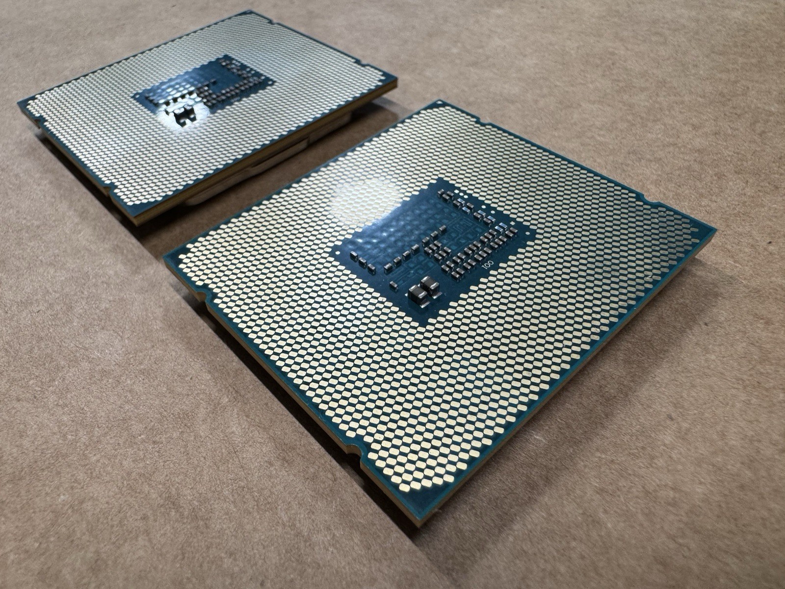 LOT OF 2 INTEL XEON E5-2620 V3 SR207 2.4GHZ 15MB 6 CORE 85W – SERVER PULL