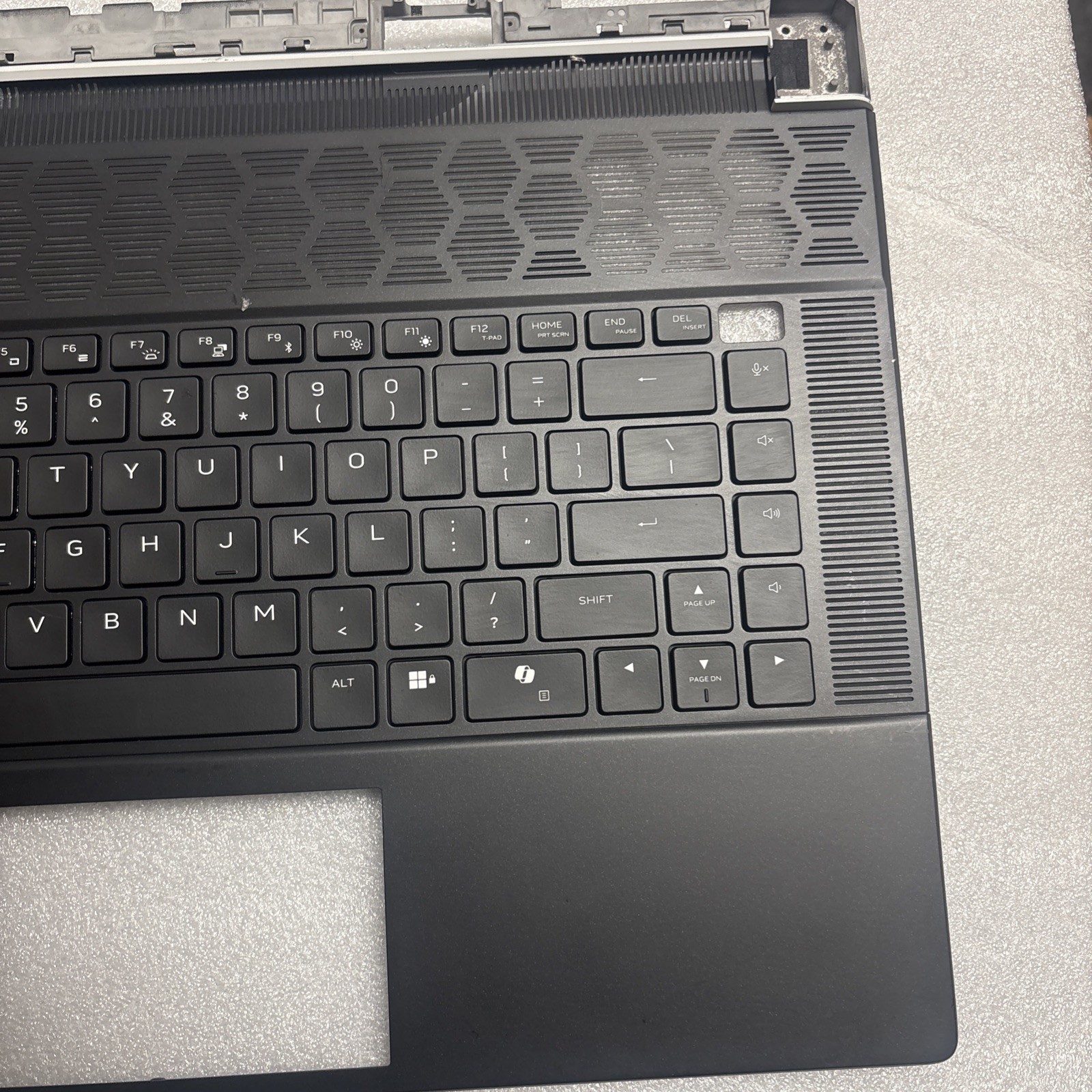 Dell Alienware X16 R1/R2 Palmrest & US ENG RGB Bcl Mechanical Kbd T5KN4 M70