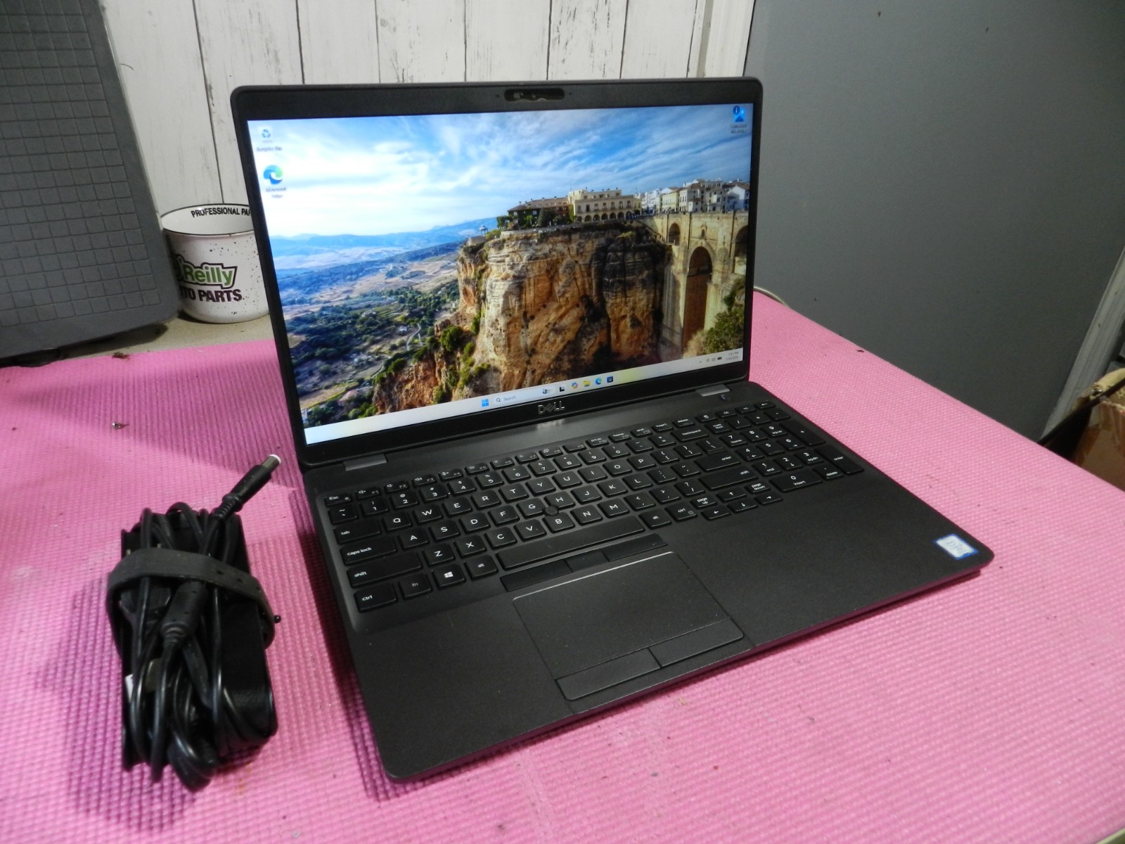 Dell Latitude 5500 | i7-8665U @1.9GHz | 8GB RAM | 256GB SSD Win 11 Pro w/charger