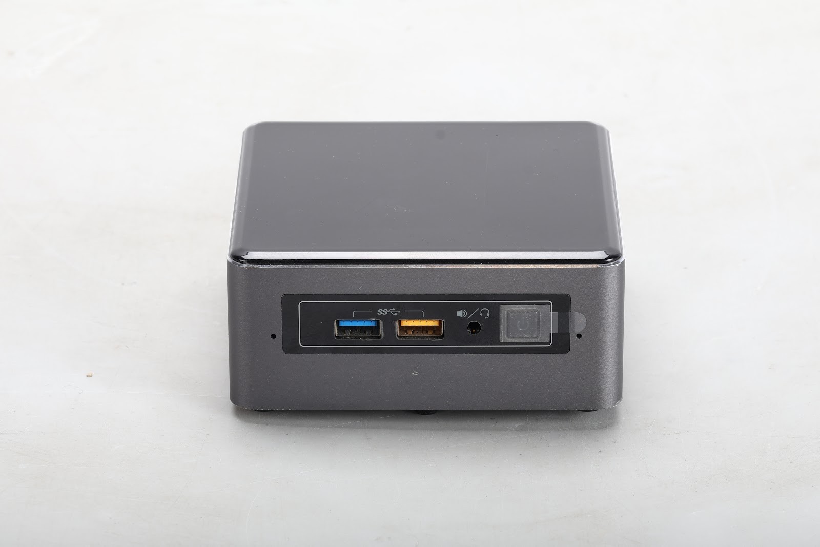 Intel NUC NUC7i5BNH Mini PC W/ Intel i5-7260U CPU @ 2.20 GHz / 8GB Ram / No SSD