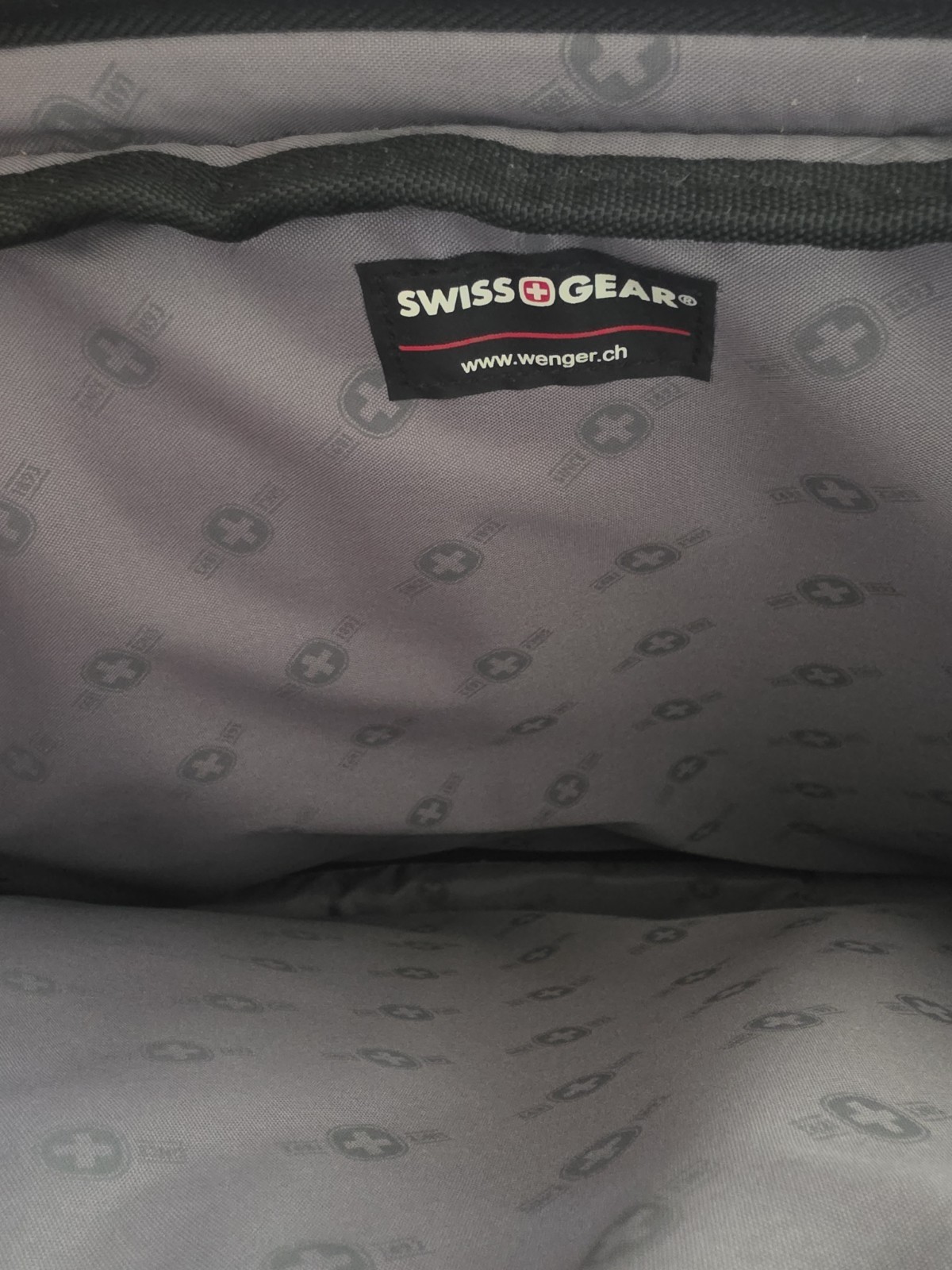 SwissGear Black Laptop Messenger Bag Slimcase Padded 15.6 Shoulder Briefcase