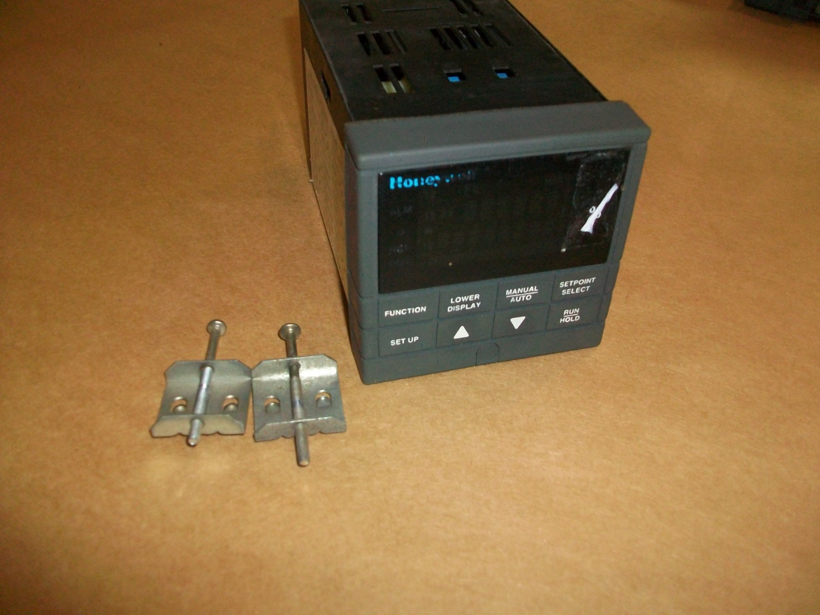 Honeywell UDC3000 Versa Pro Temperature Controller DC300E-E-003-10-0000-0 USED