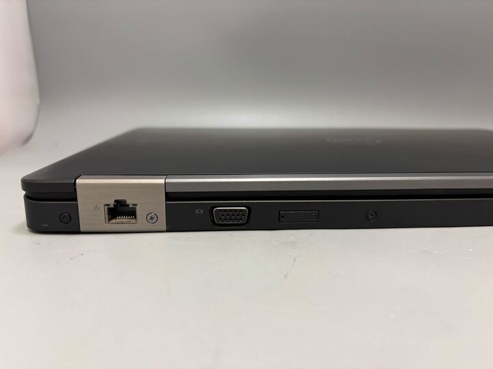 15.6″ Dell Latitude E5570 Laptop Intel i7-6600U NO RAM NO SSD – Fair Battery