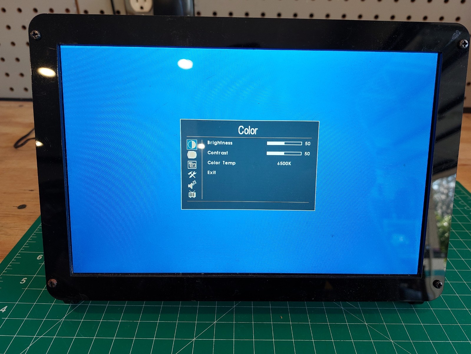 Raspberry Pi 3 Model B on a Hackaday Screen Somewhat Tested Needs Work