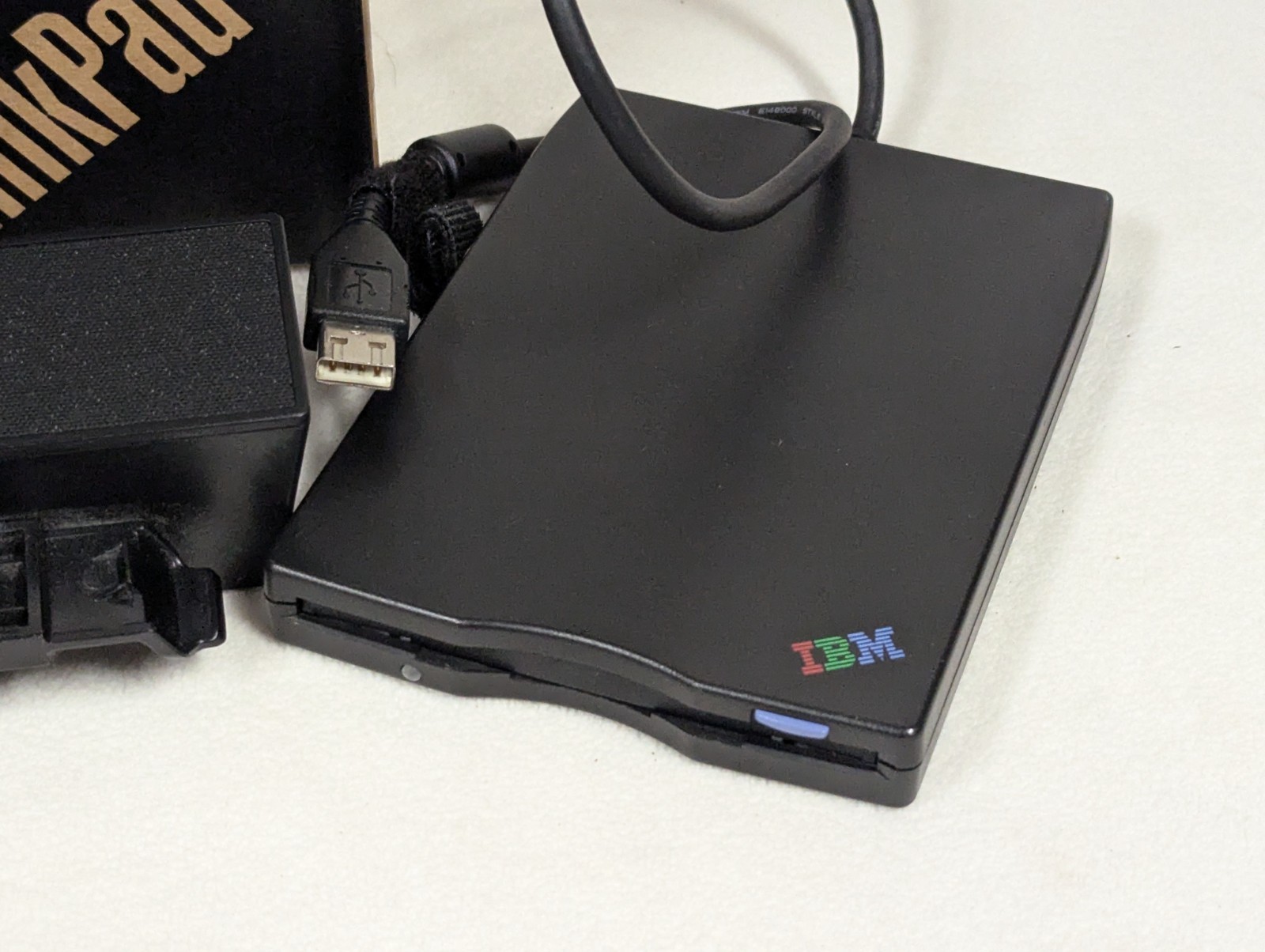 Lenovo ThinkPad T410 Intel i5-520M 2.4GHz 3GB 112GB Win7 Floppy Disk Sound Bar