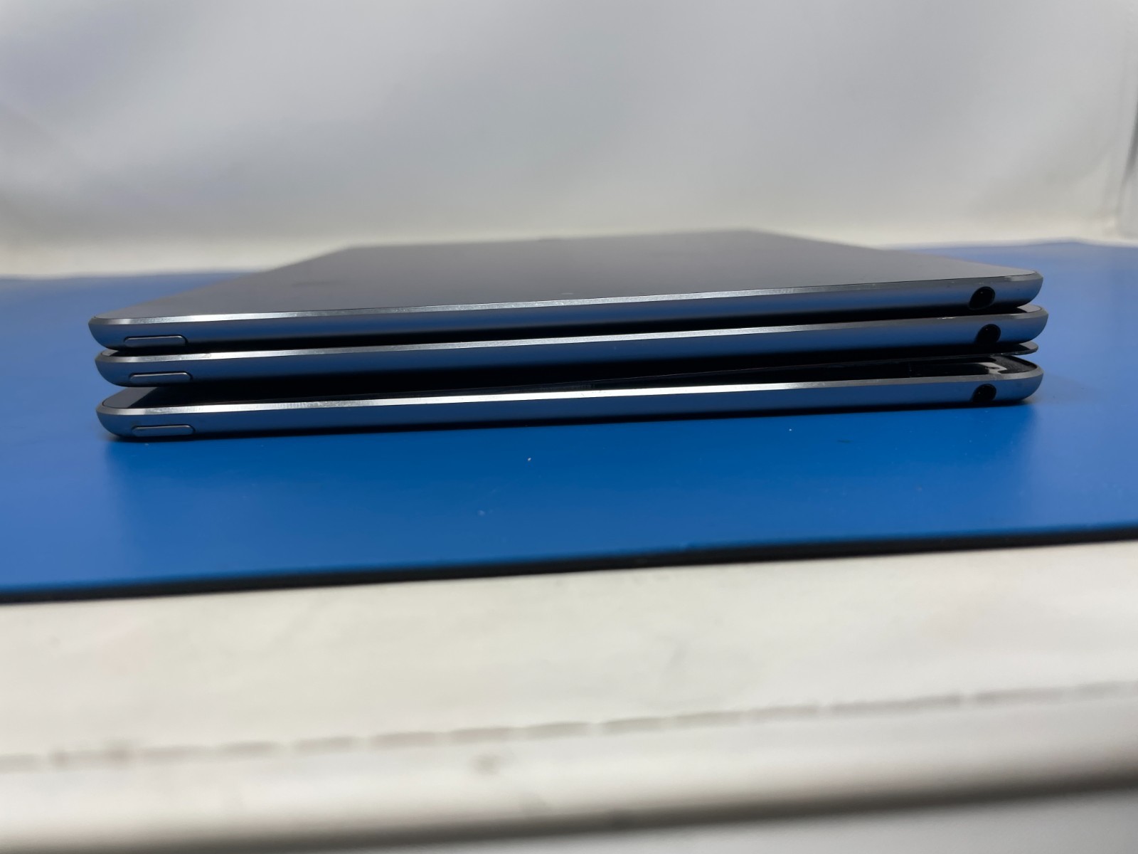 FOR REPAIR: 3 Apple iPad Air 2 Wi-Fi with 64GB storage A1566 MGKL2LL/A