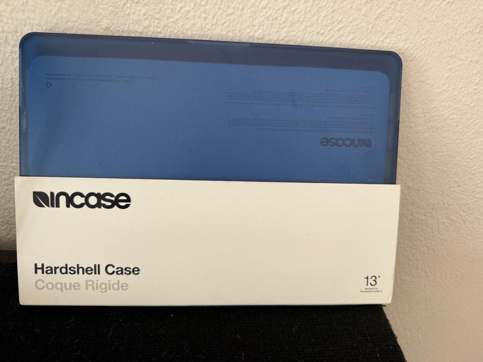 Incase Dots Hardshell with Makrolon – MacBook Pro 13″ Case Blue