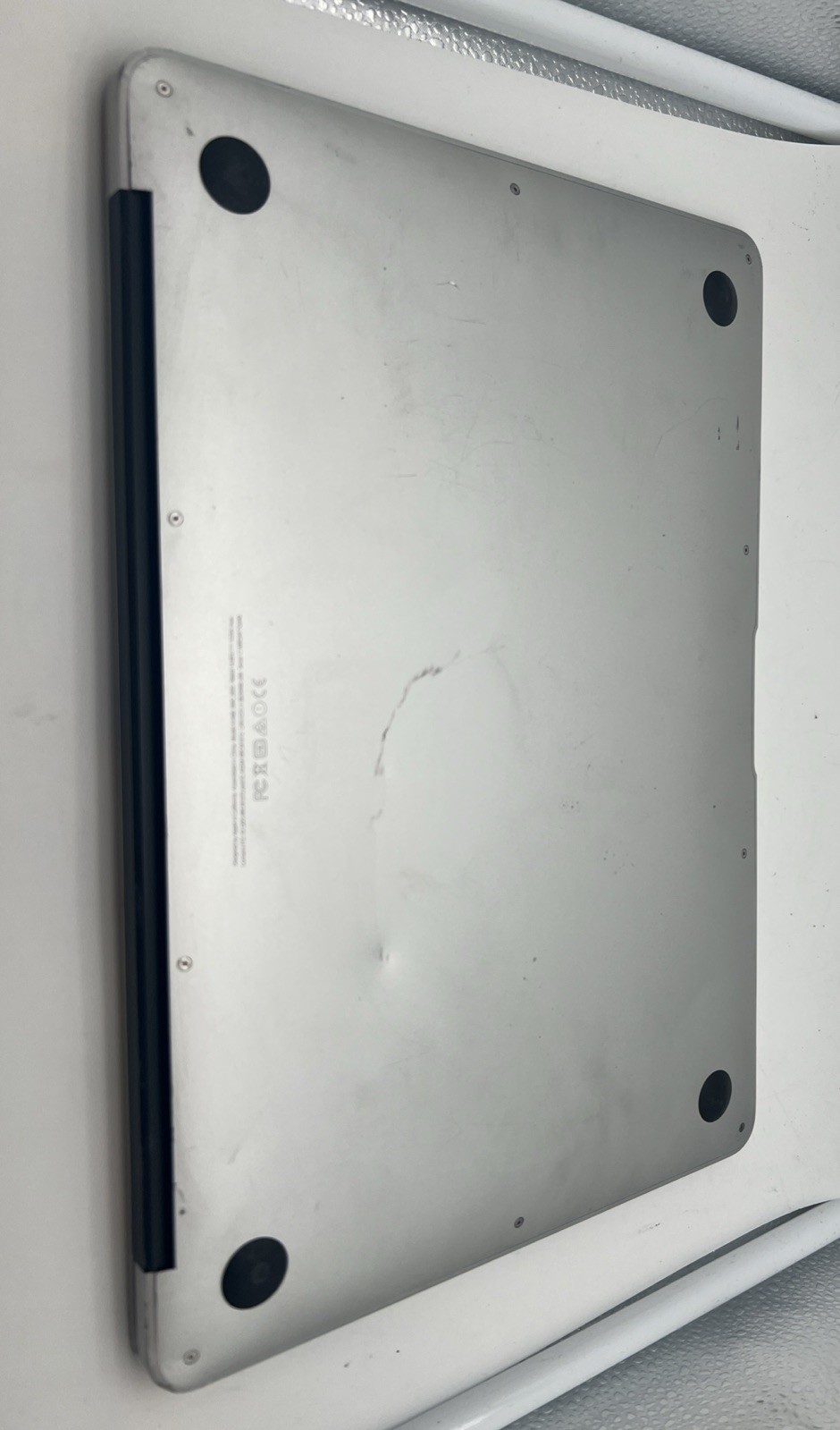MacBook Air 13 Silver 2015 1.6 GHz Intel Core i5 5th Gen. 4GB 128GB