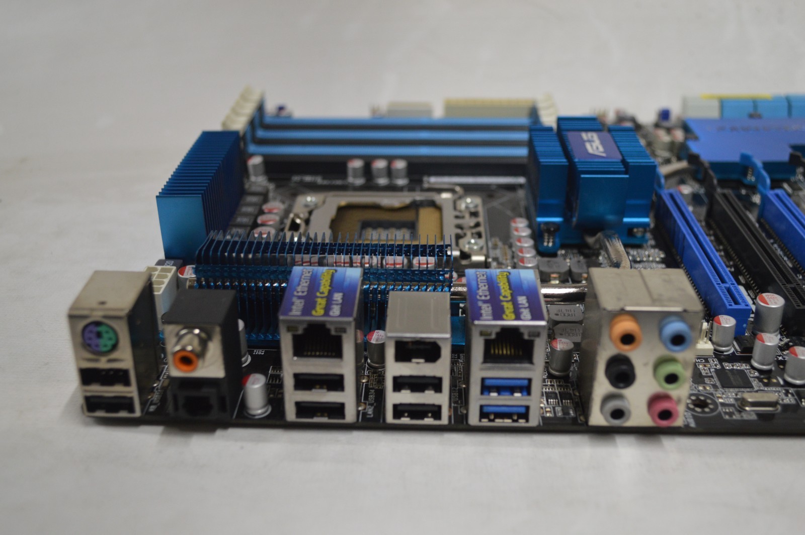 ASUS P6X58-E WS Intel Socket LGA 1366 DDR3 ATX Motherboard w I/O Shield